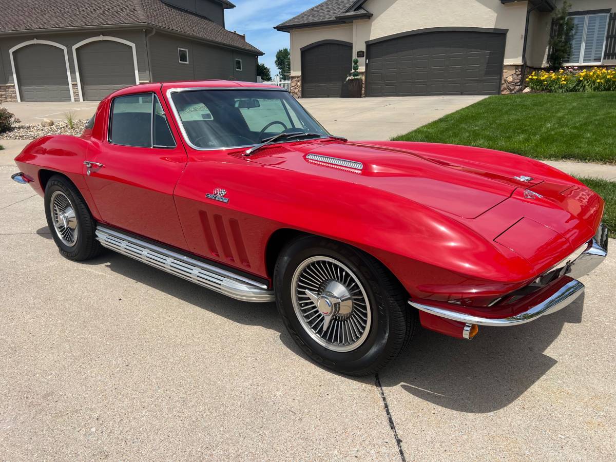 Chevrolet-Corvette-1966-red