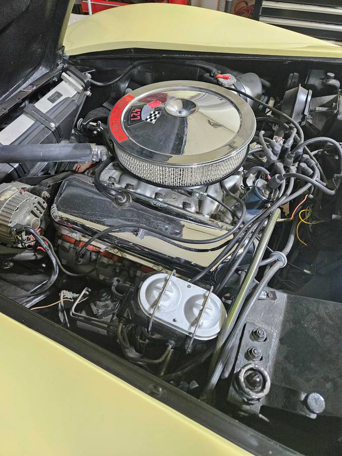 Chevrolet-Corvette-1969-yellow