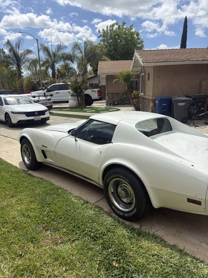 Chevrolet-Corvette-1974