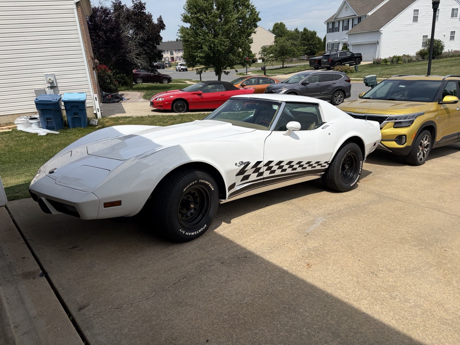 Chevrolet-Corvette-1975-Coupe-Tan