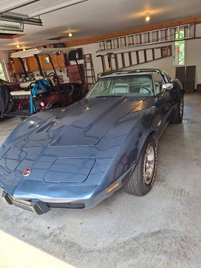 Chevrolet-Corvette-1975-blue