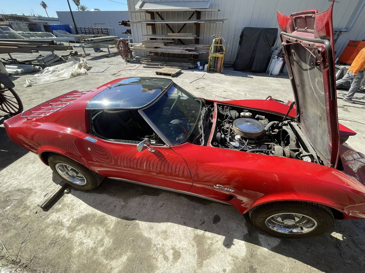 Chevrolet-Corvette-1976-red