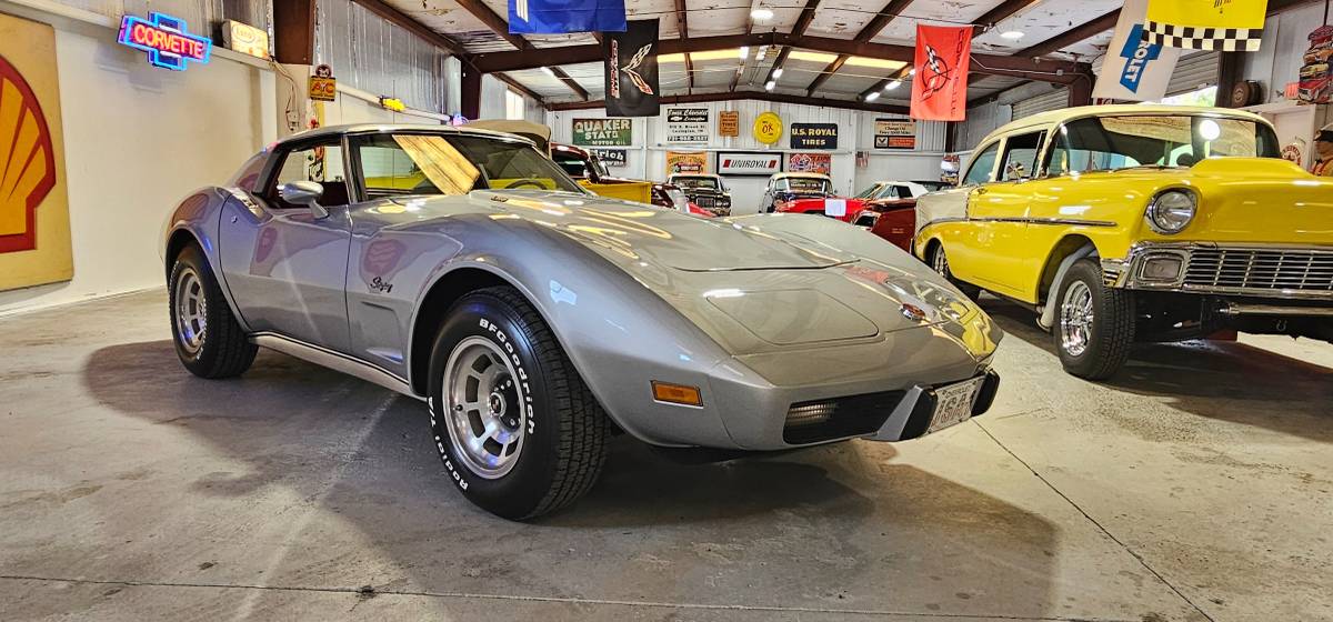 Chevrolet-Corvette-1976