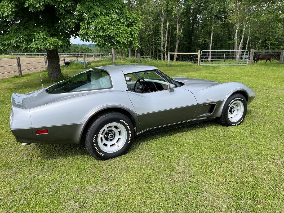 Chevrolet-Corvette-1978