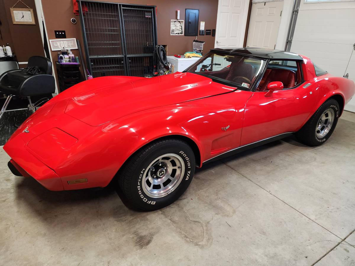 Chevrolet-Corvette-1979-red