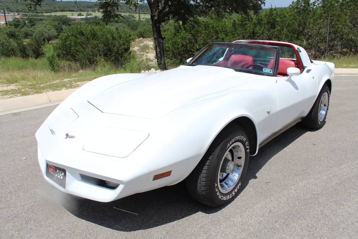 Chevrolet-Corvette-1979-white