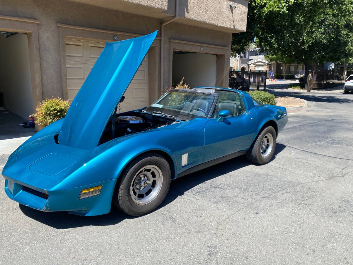 Chevrolet-Corvette-1981-blue