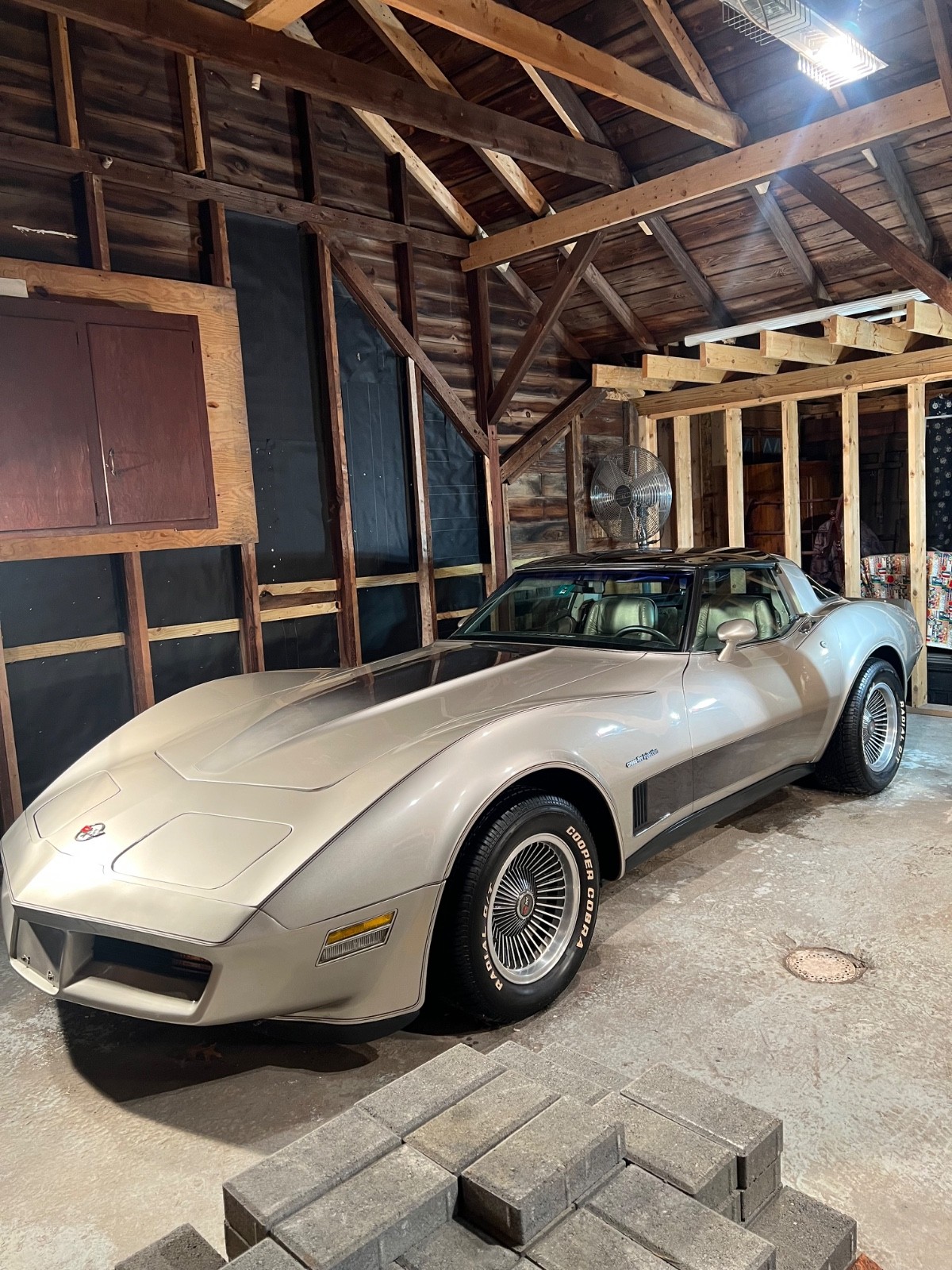 Chevrolet-Corvette-1982-Coupe-champaigne