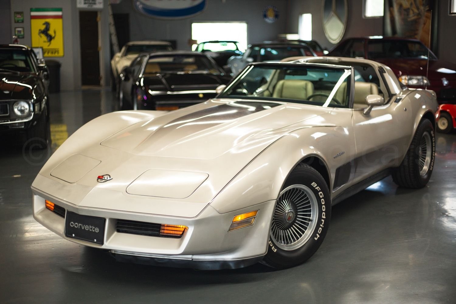 Chevrolet-Corvette-1982-Hatchback-Tan