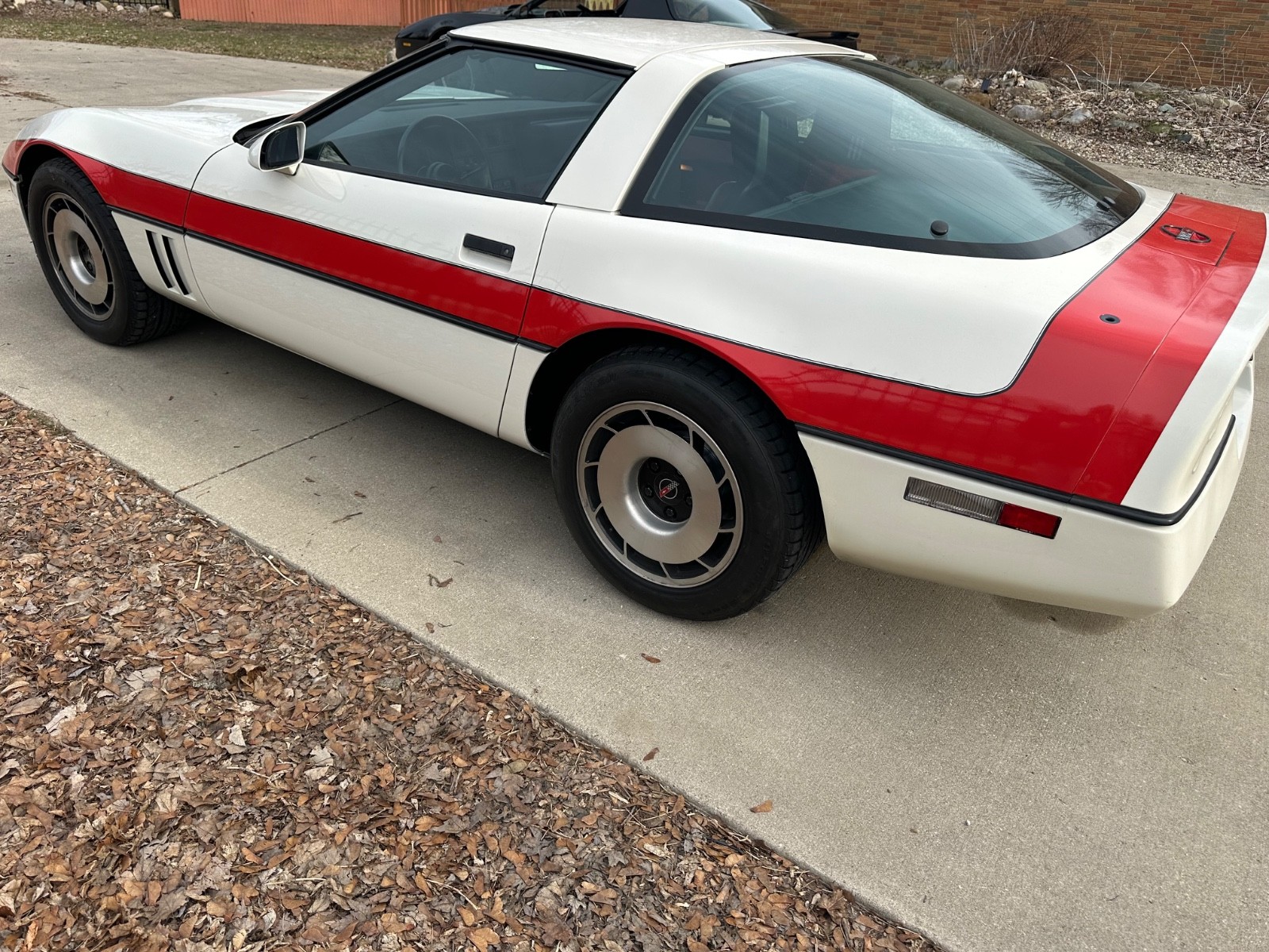 Chevrolet-Corvette-1984-Hatchback-Red