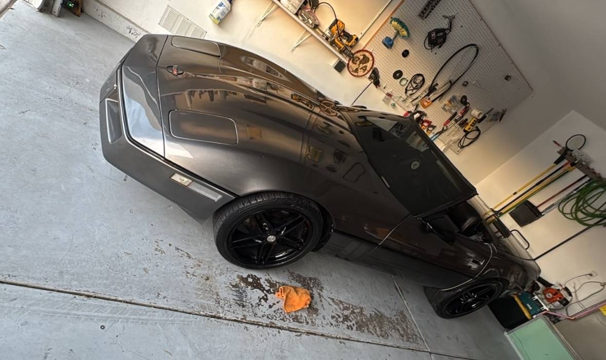 Chevrolet-Corvette-1986-grey