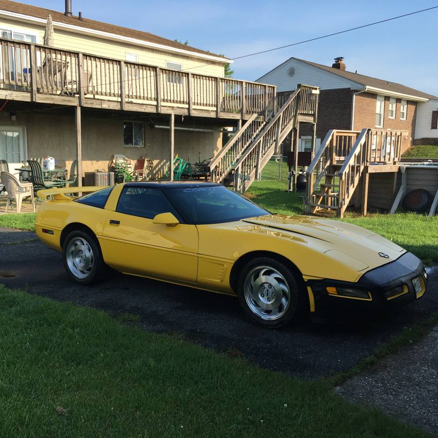 Chevrolet-Corvette-1995-yellow