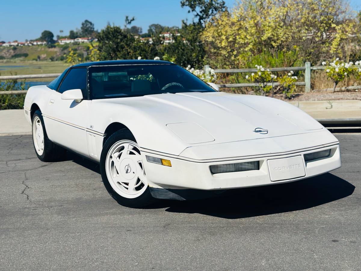 Chevrolet-Corvette-35th-anniversary-1988-white