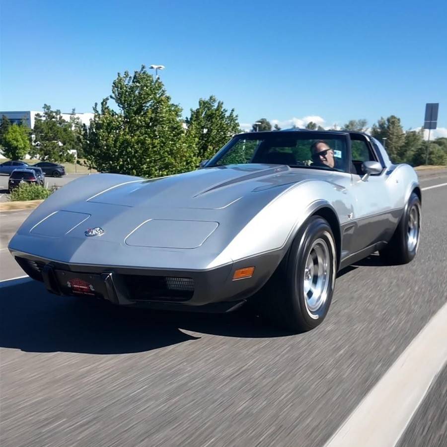 Chevrolet-Corvette-base-1978-silver