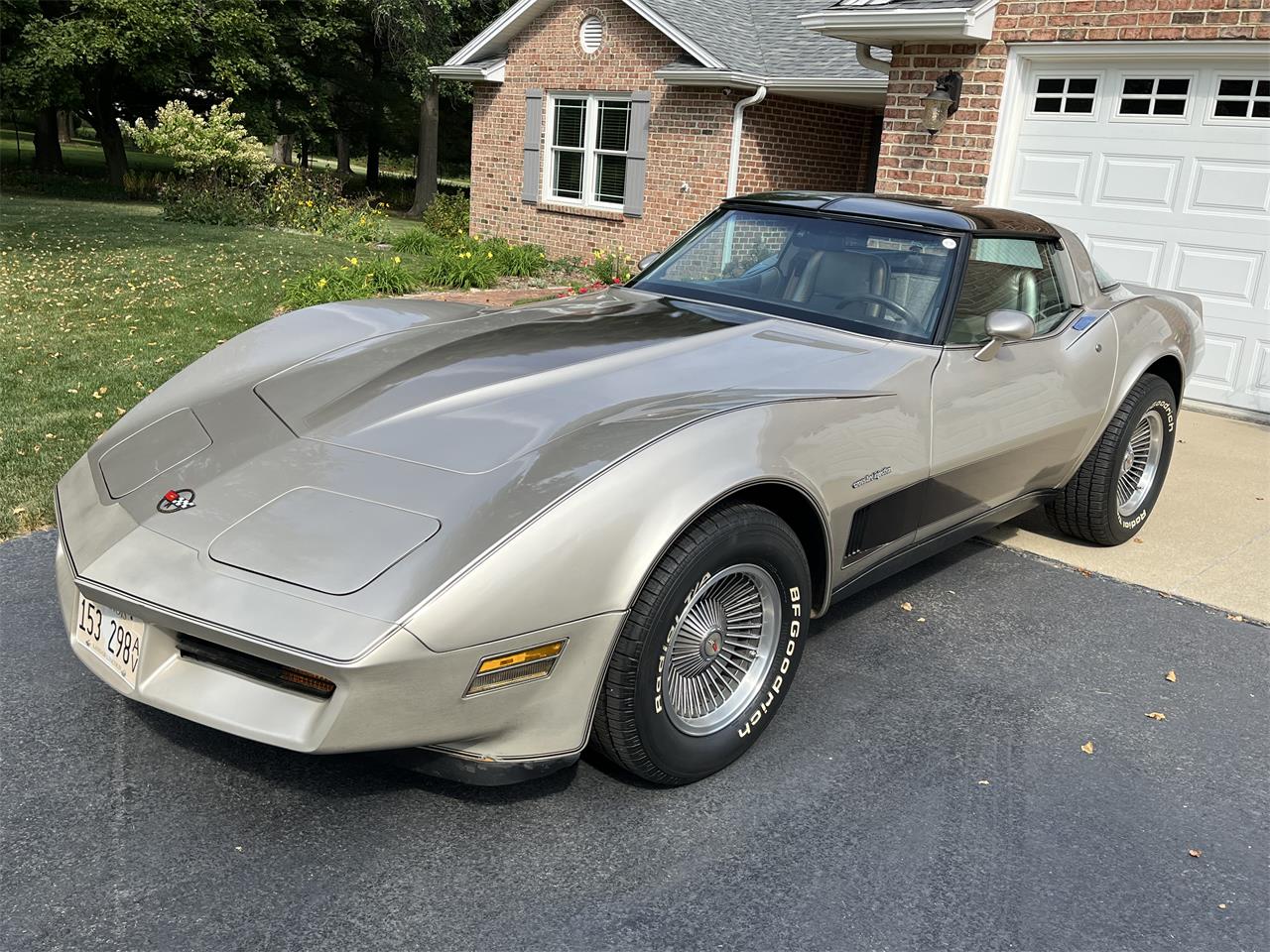 Chevrolet-Corvette-c3-collectors-edition-1982-Silver-Beige-Silver-Beige