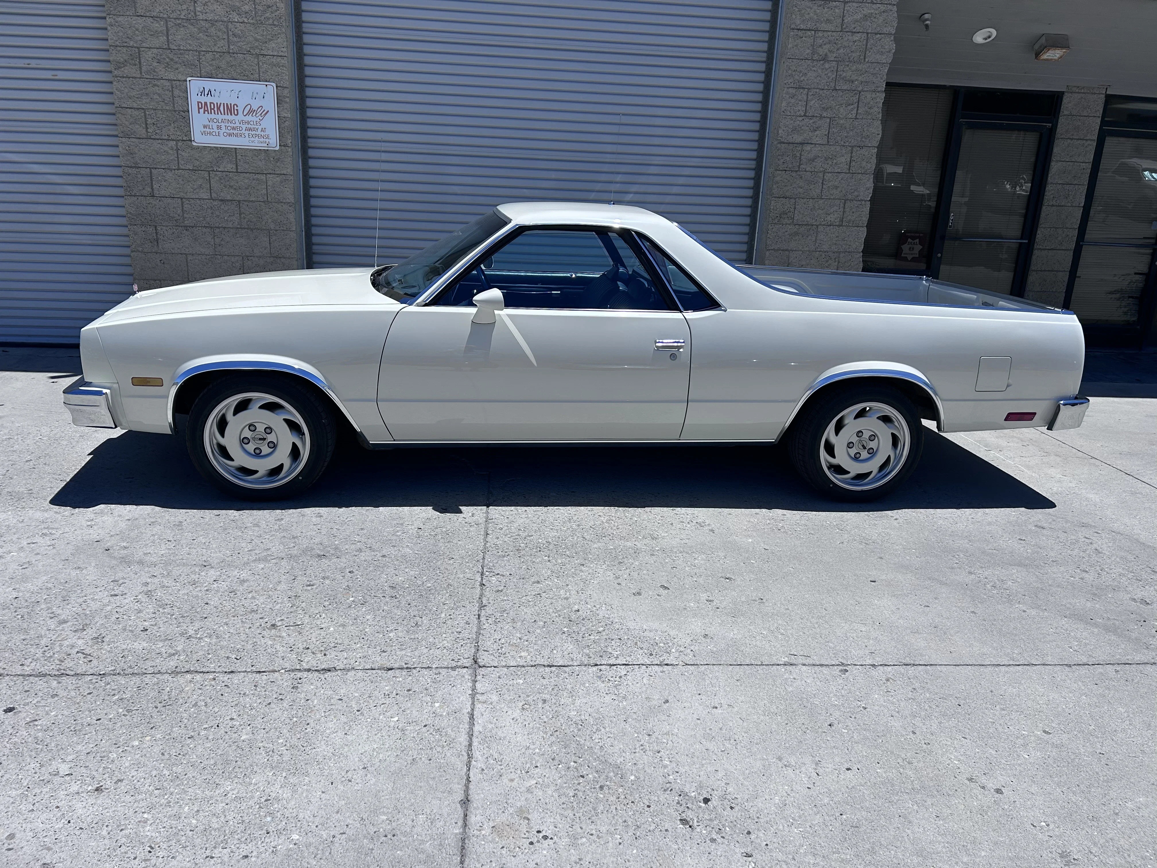 Chevrolet-El-camino-v8-1984-White-Blue
