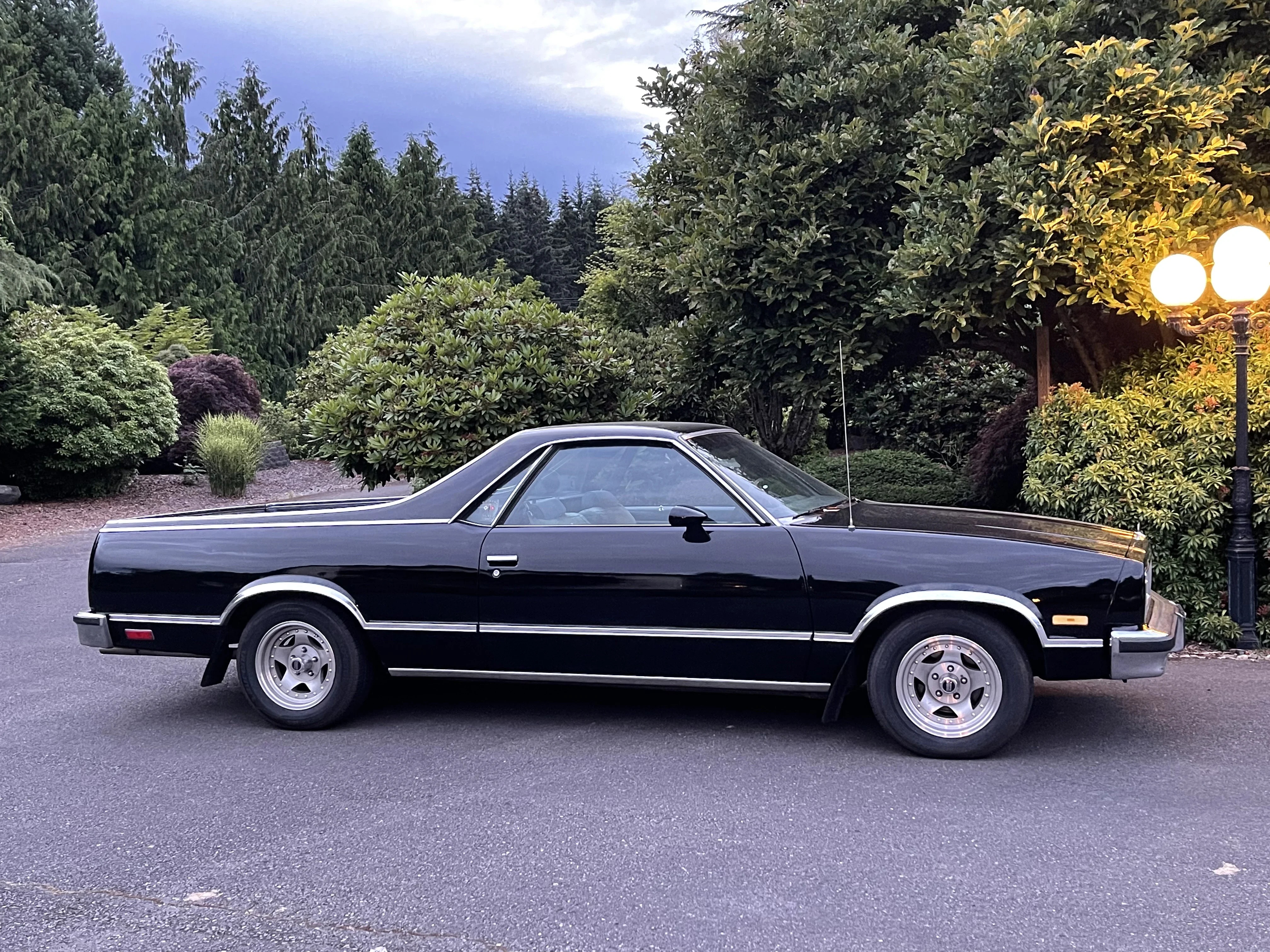 Chevrolet-El-camino-v8-1985-Black-Gray