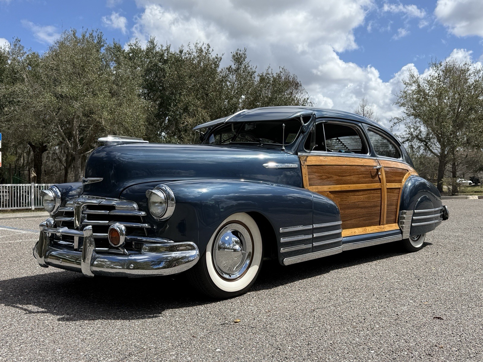 Chevrolet-Fleetline-1948-Coupe-Tan