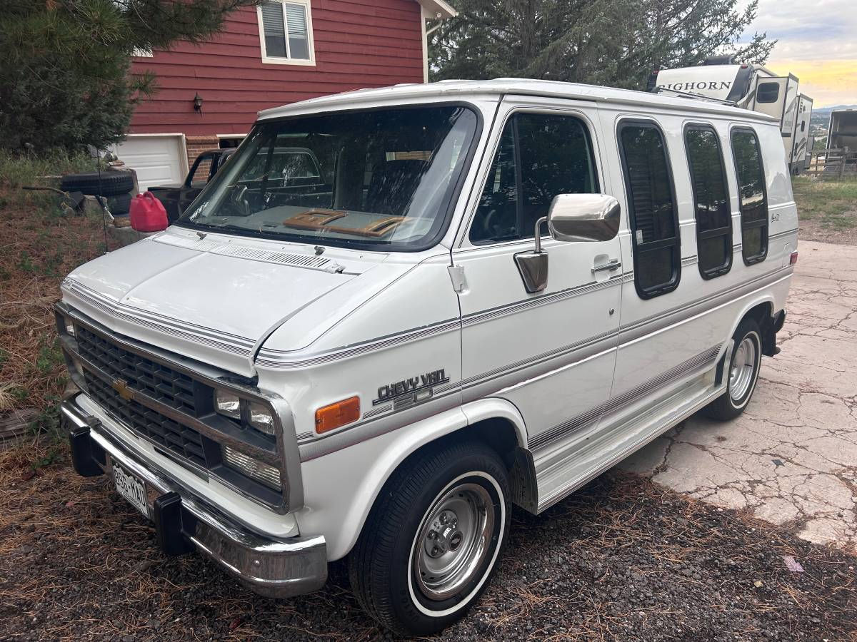 Chevrolet-G-20-short-wheelbase-mark-lll-conversi-1993-white
