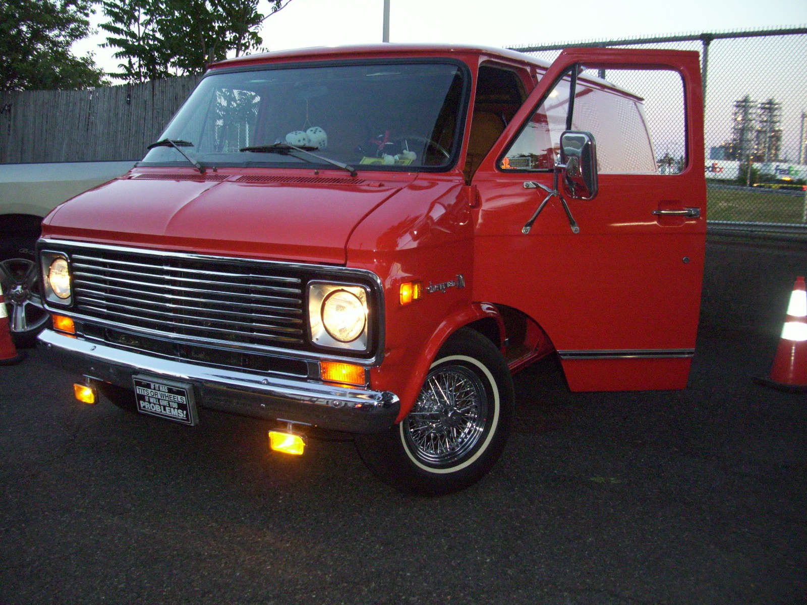 Chevrolet-G10-Van-1976-Van-Camper-Brown