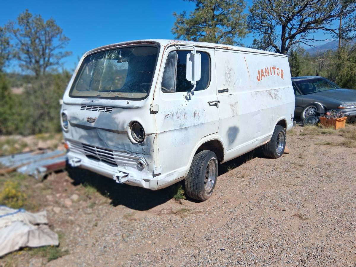 Chevrolet-G10-van-1965-white