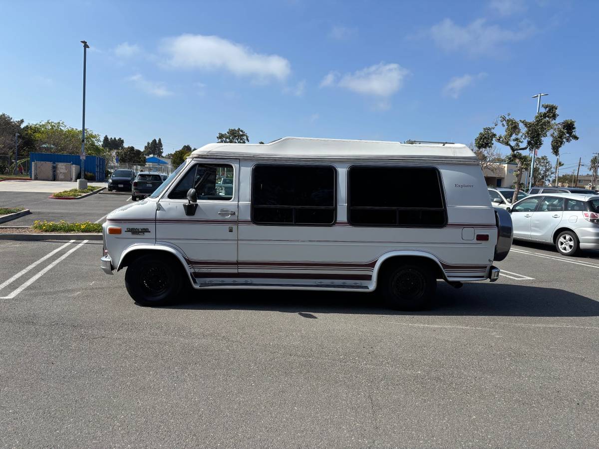 Chevrolet-G20-1991-white
