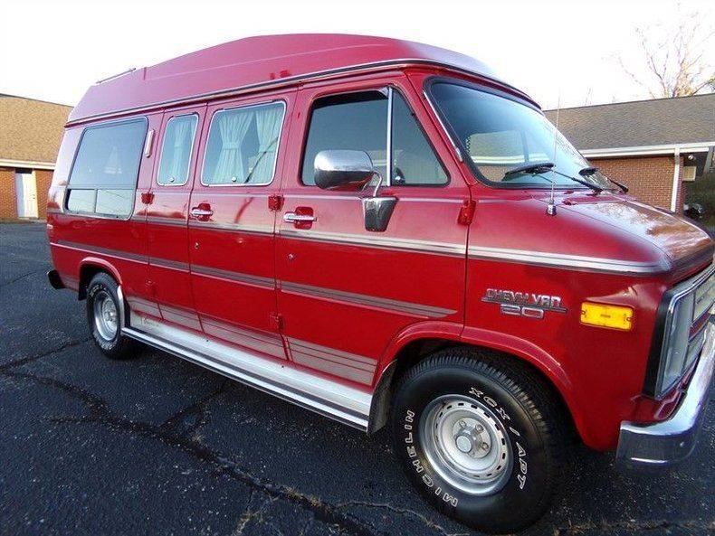 Chevrolet-G20-camper-van-1990-red
