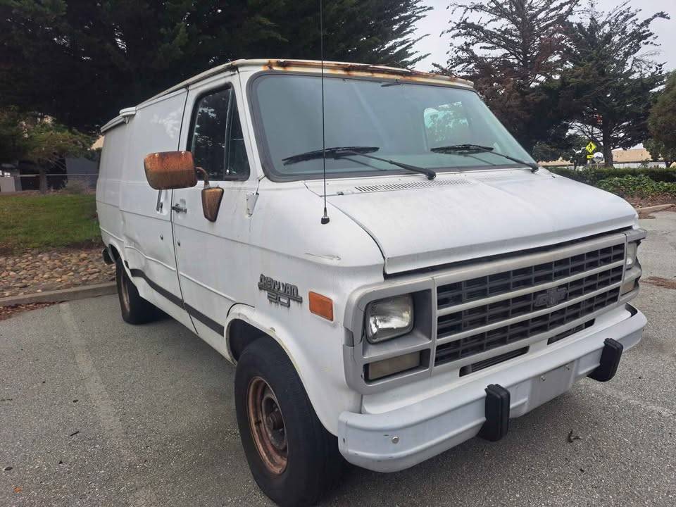 Chevrolet-G20-cargo-van-1995-white