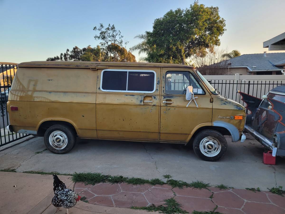 Chevrolet-G20-van-1975