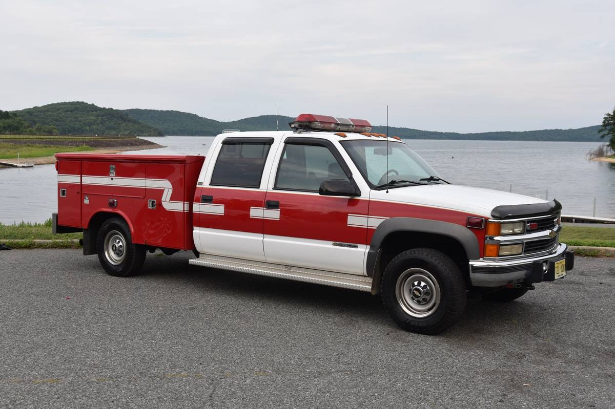 Chevrolet-Gmt-400-1-ton-nominal-1996-red