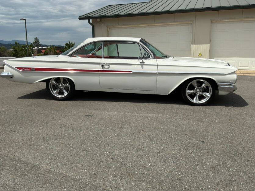 Chevrolet-Impala-1961