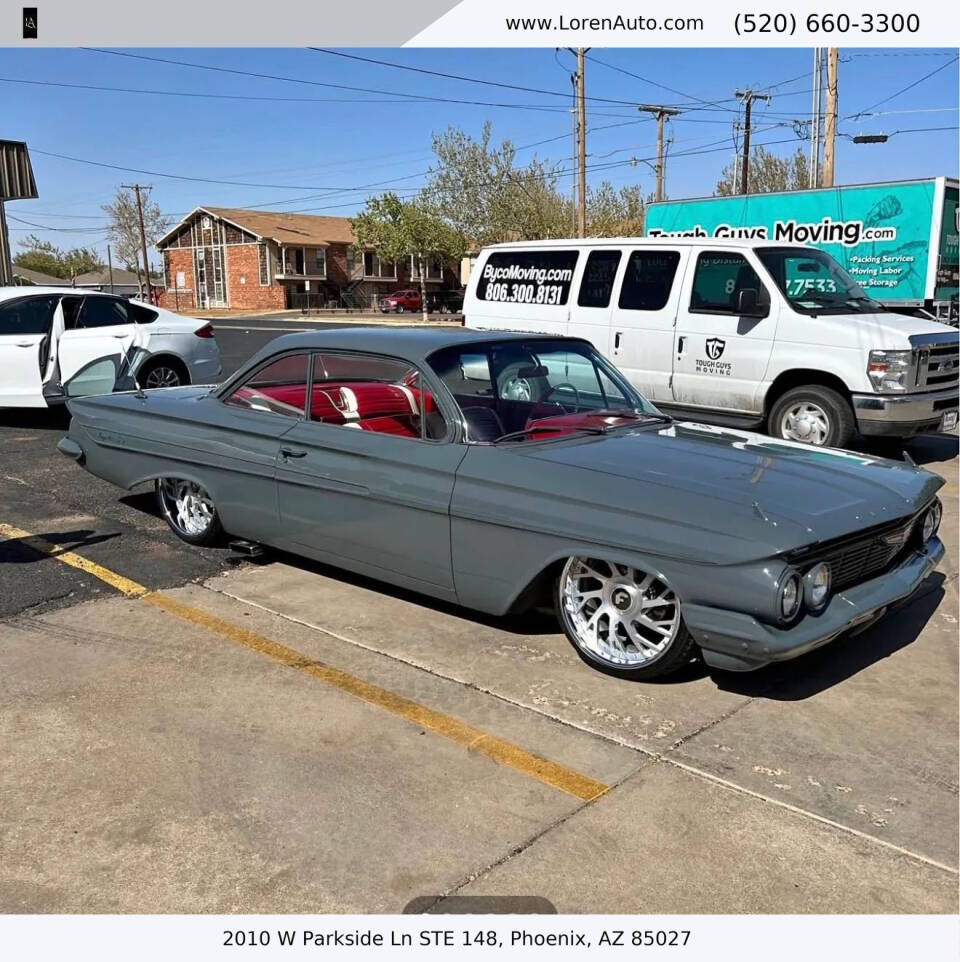 Chevrolet-Impala-1961-Gray-Red