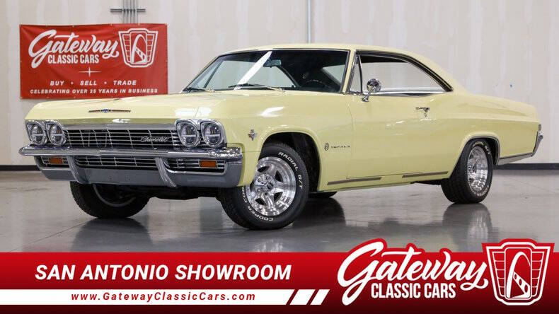 Chevrolet-Impala-1965-Butternut-Yellow-Black