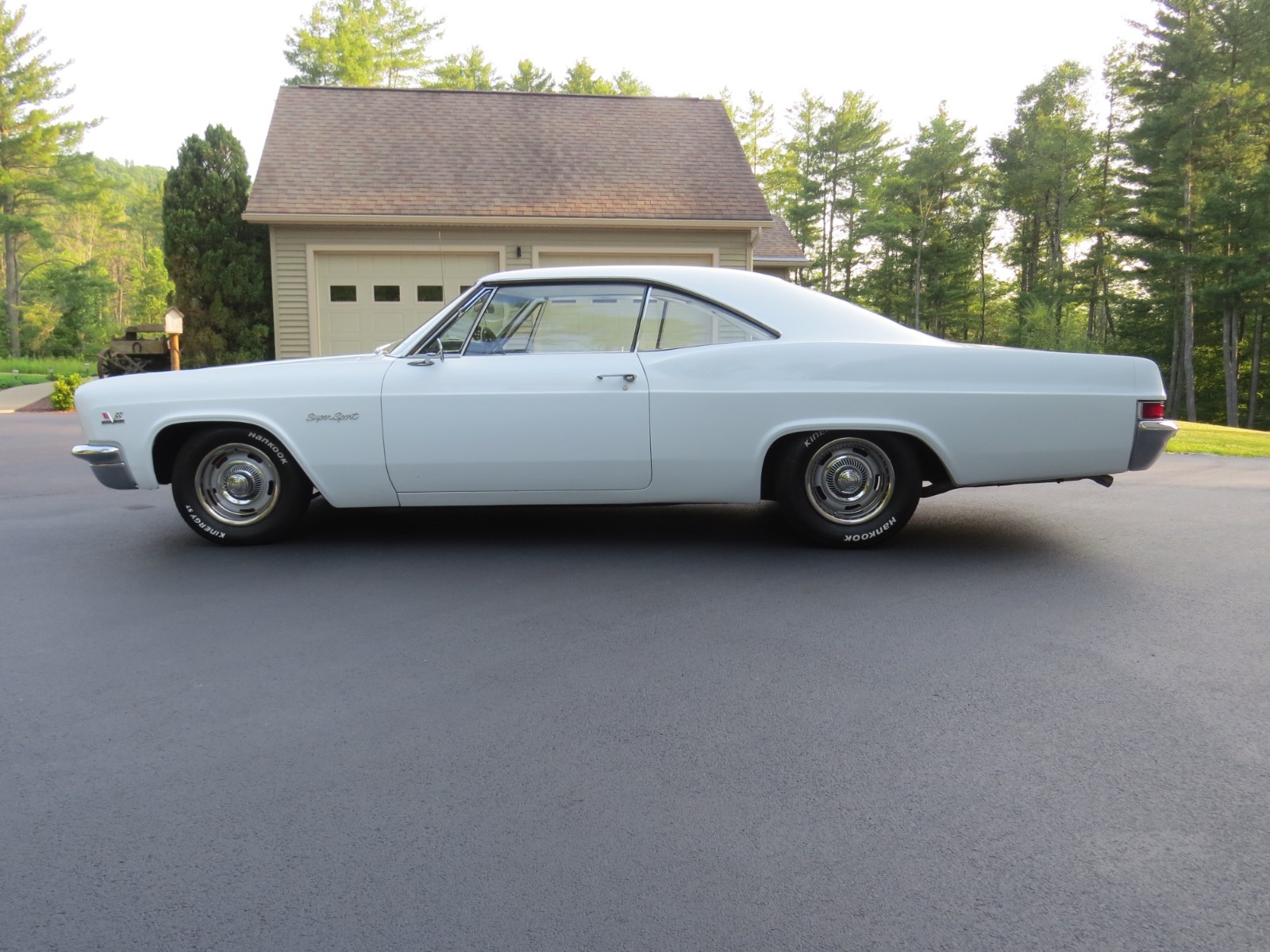 Chevrolet-Impala-1966-Sedan-White