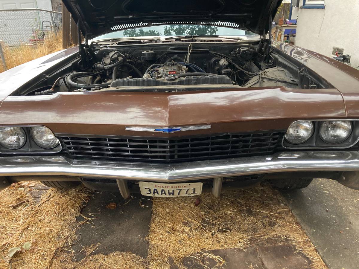 Chevrolet-Impala-1968-brown