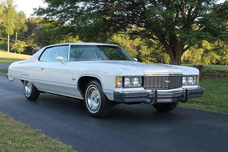 Chevrolet-Impala-1974-White-White