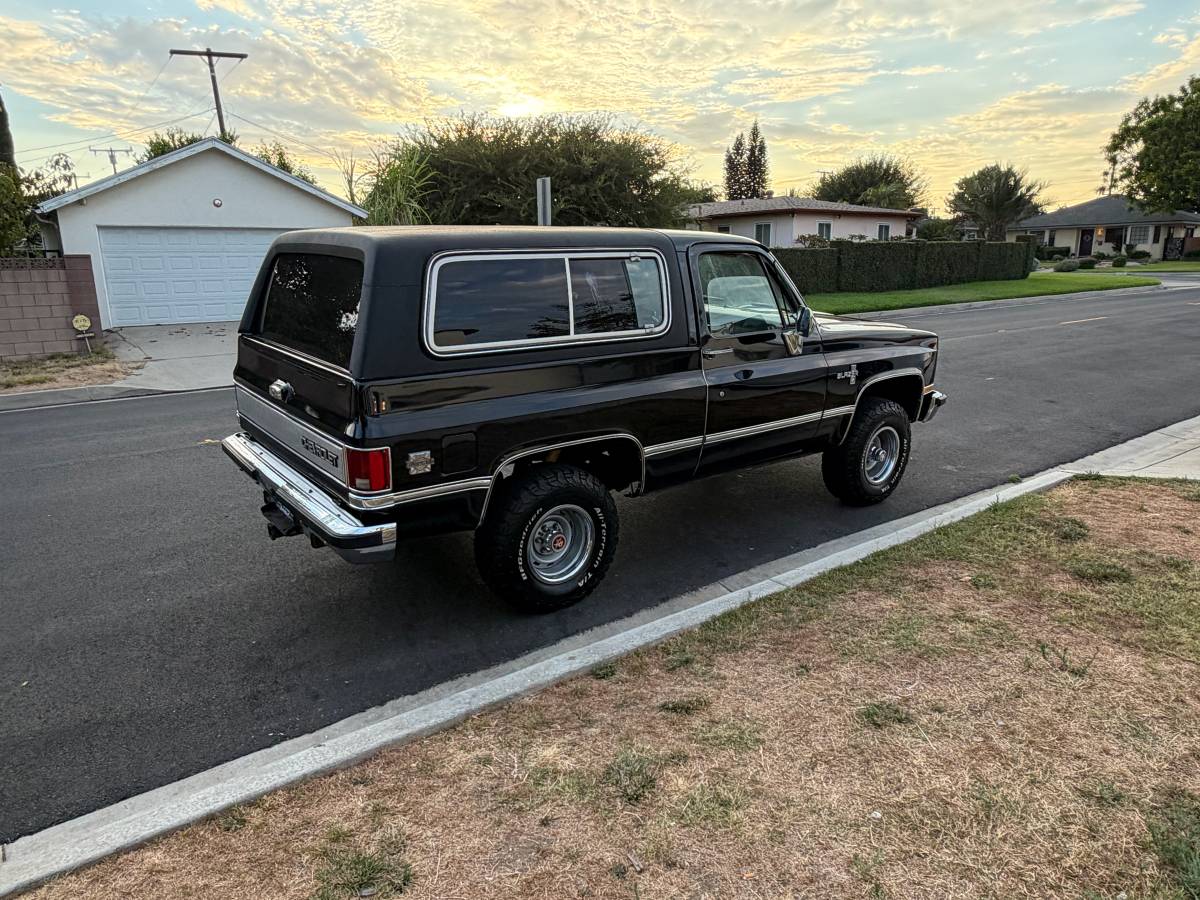 Chevrolet-K5-blazer-1985-black