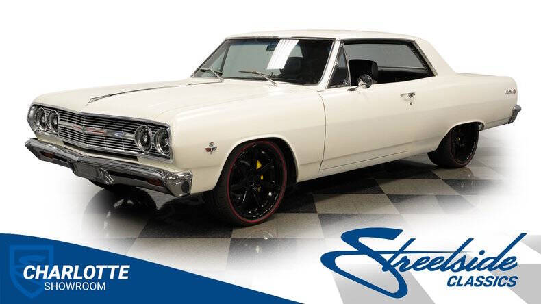 Chevrolet-Malibu-1965-Pearl-White-Black