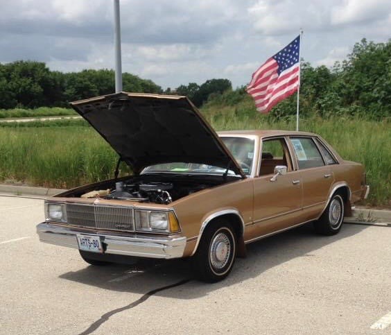 Chevrolet-Malibu-1980-Sedan-Gold