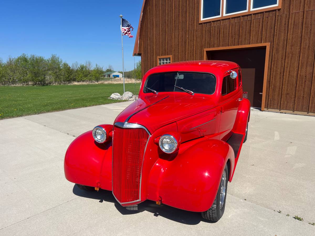 Chevrolet-Master-deluxe-two-door-sedan-1937-red