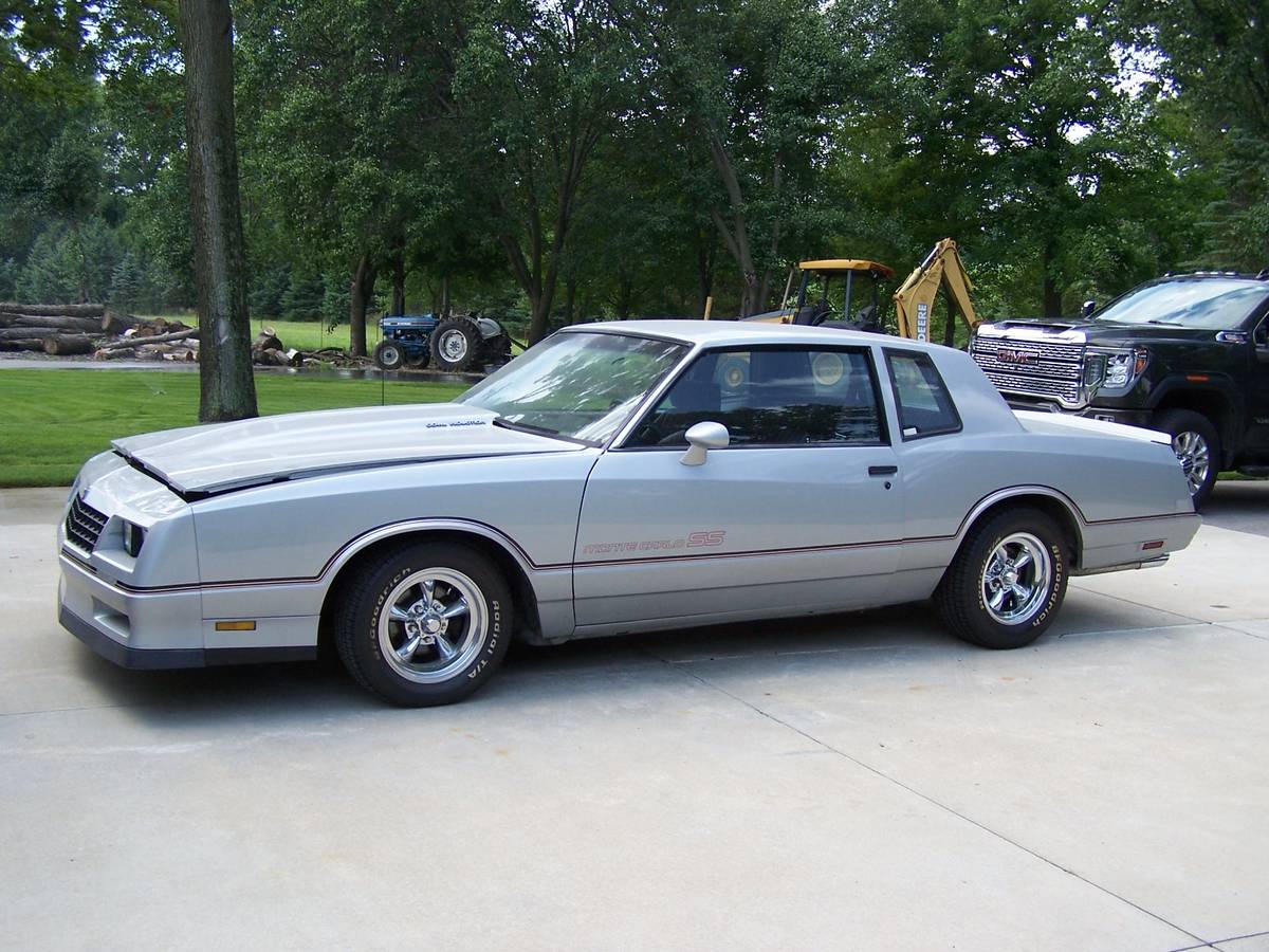 Chevrolet-Monte-carlo-ss-1985-grey