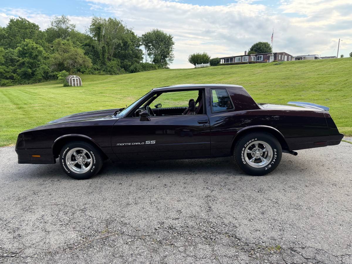 Chevrolet-Monte-carlo-ss-1985
