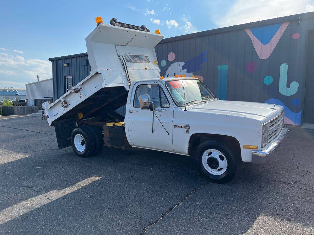Chevrolet-Rv-3500-series-1988-white