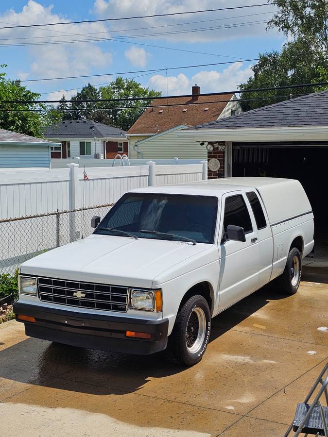 Chevrolet-S10-pickup-1986-white