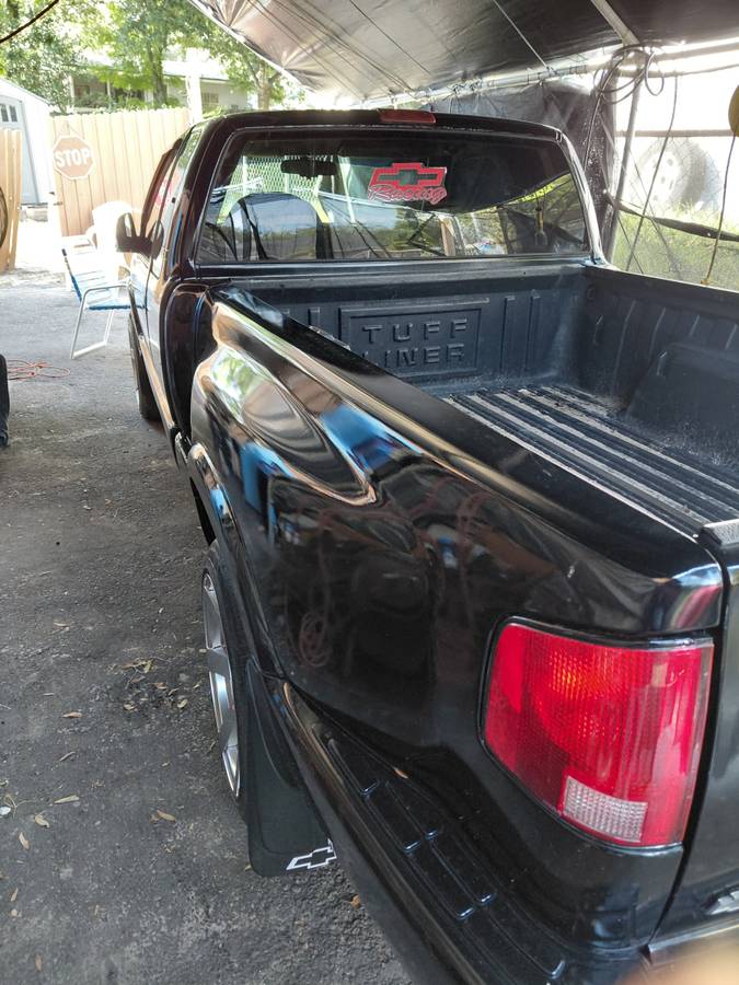 Chevrolet-S10-pickup-1996-black