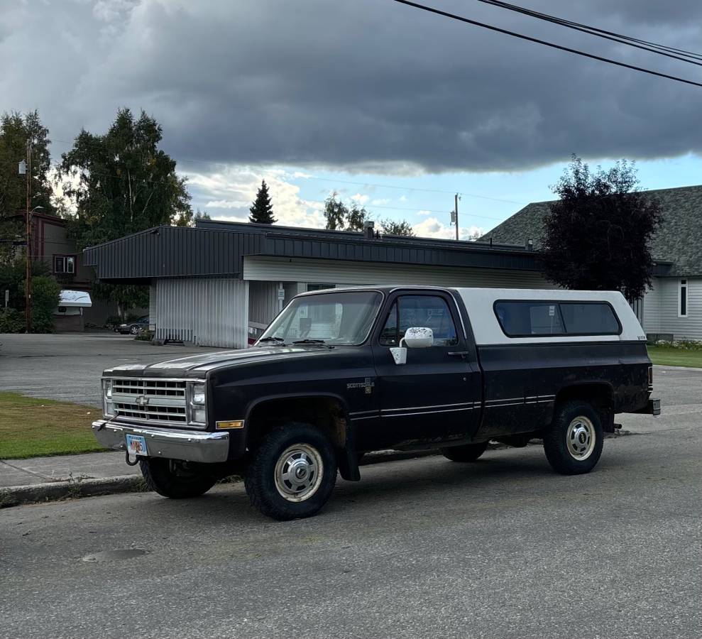 Chevrolet-Scottsdale-1985-brown