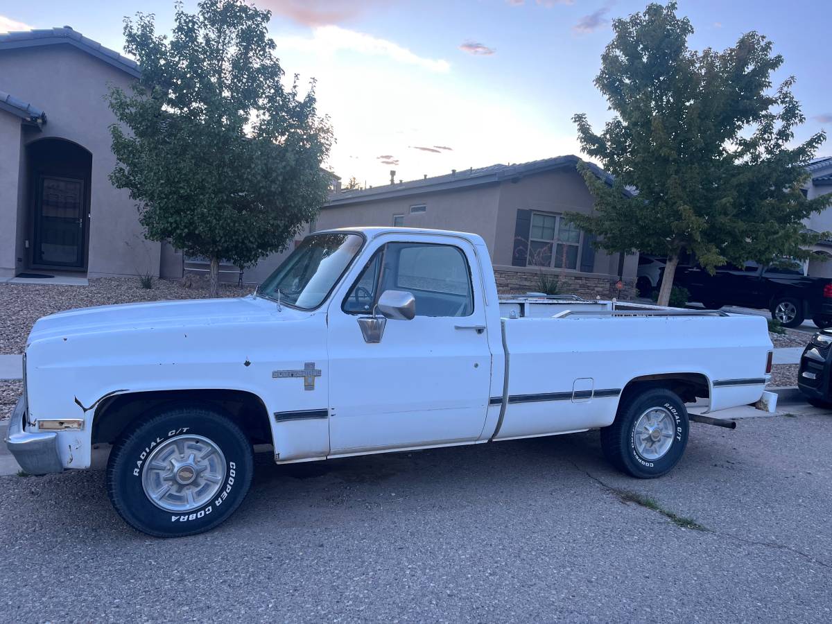 Chevrolet-Scottsdale-c10-1982-white