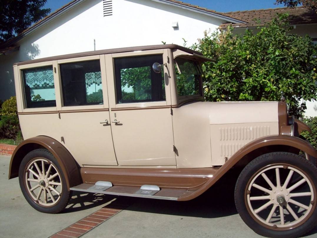 Chevrolet-Sedan-1923