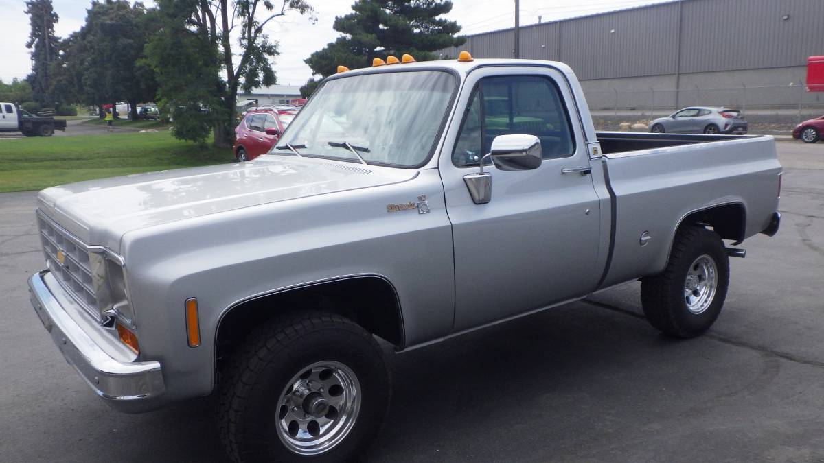 Chevrolet-Silverado-1977-silver