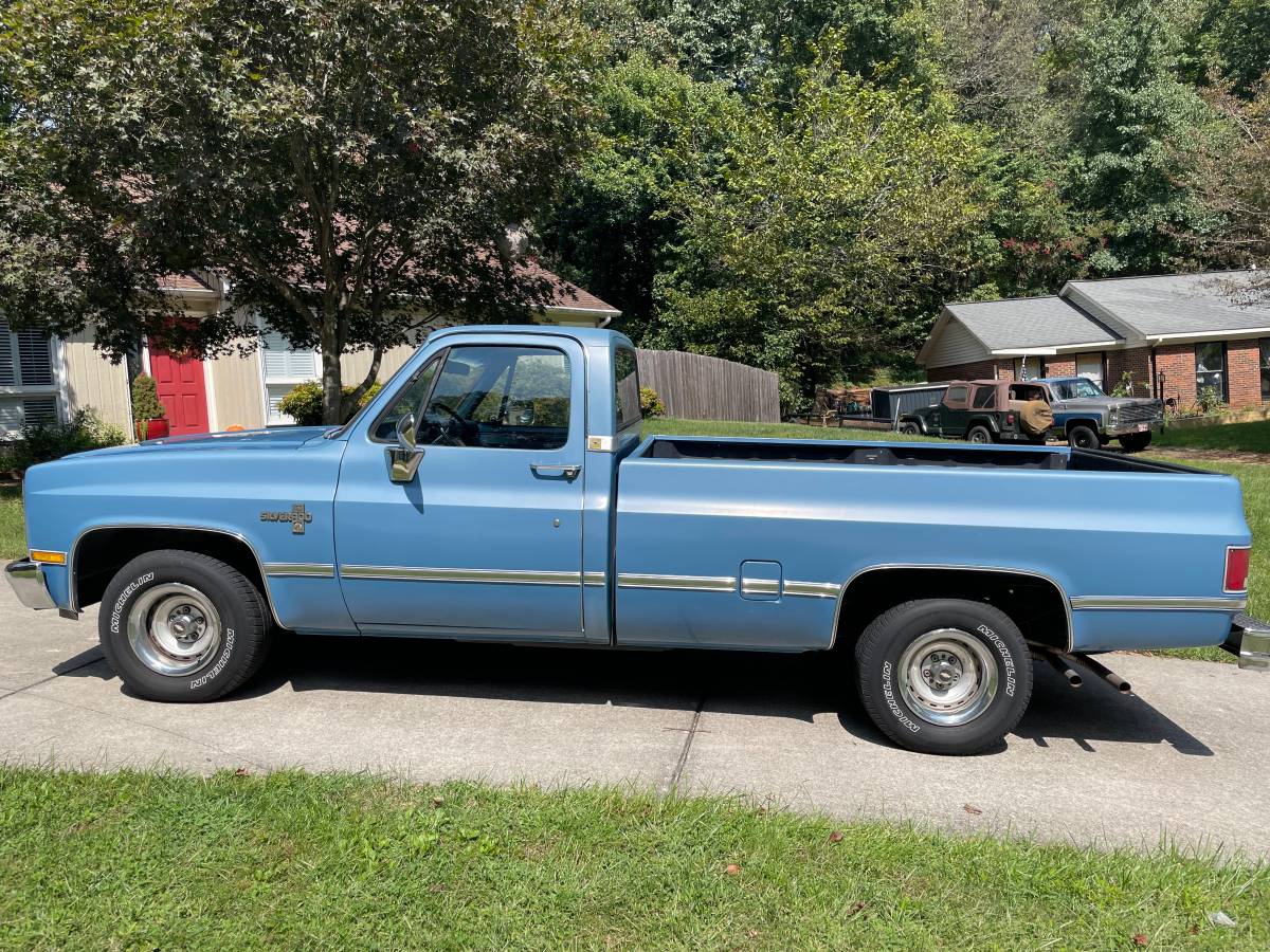Chevrolet-Silverado-1987-blue